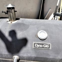 Bar B Que / Smoker. Dyna-Glo Model DGN576-DNC-D for Sale in Fallbrook, CA -  OfferUp