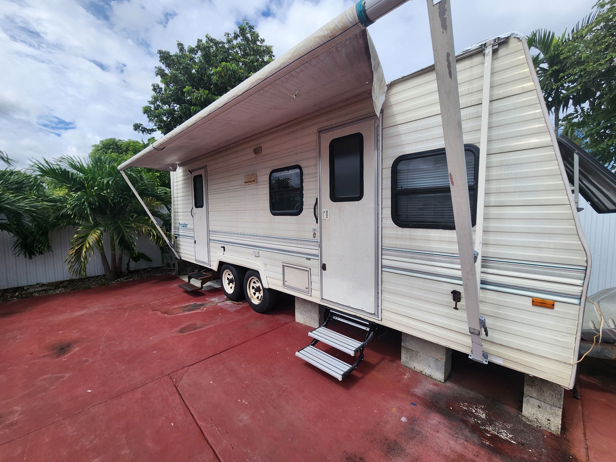 FLEETWOOD PROWLER CAMPER