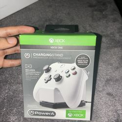 Xbox One Controller Charging Station W/ battery pack
