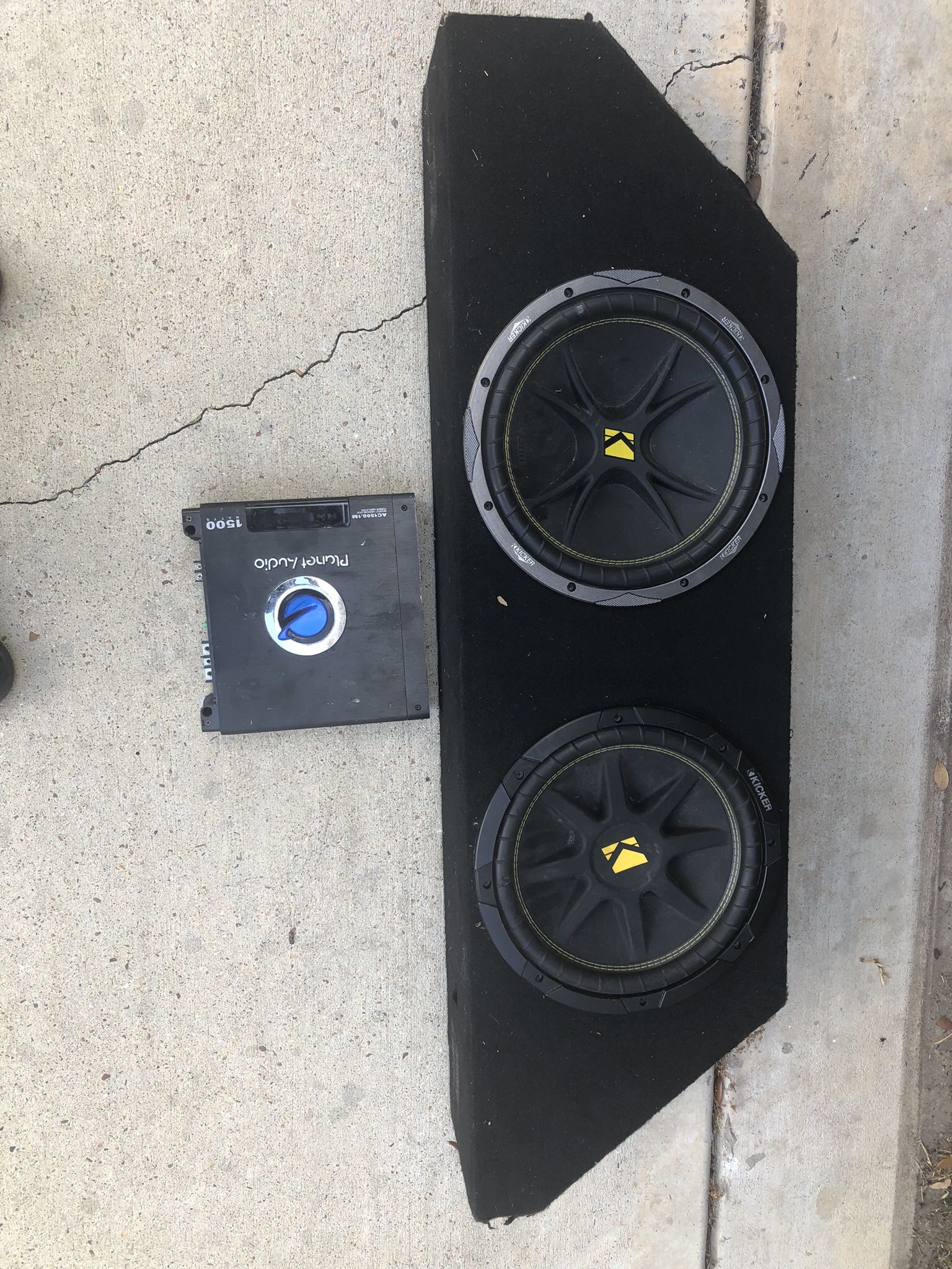 Kicker Subwoofers And amplifier