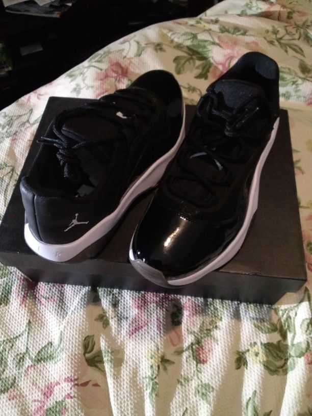 AIR JORDAN 11 CMFT LOW