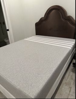 Memory Foam Mattress and box spring queen size