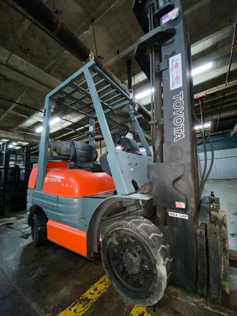 HEAVY DUTY TOYOTA forklift for sale 6600 lb 