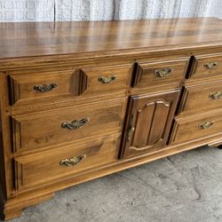 Solid Hard Rack Maple Early American Vintage 9- Drawer Dresser & Door !!! 