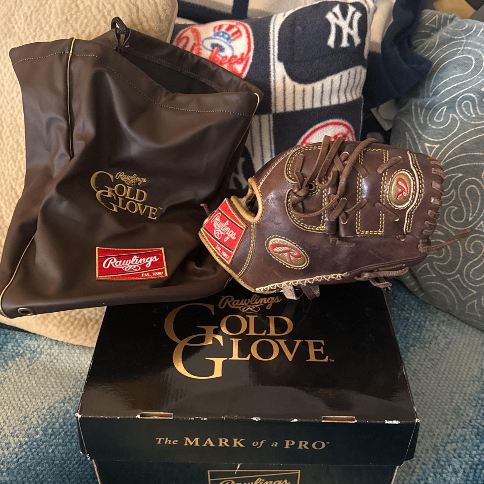 Rawlings Gold Glove New