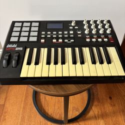 Akai Keyboard