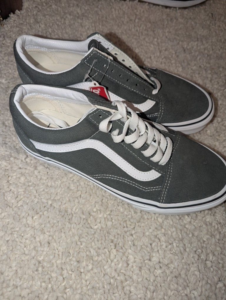 NEW Vans Old Skool Low – Pewter/True White – Unisex – $40
