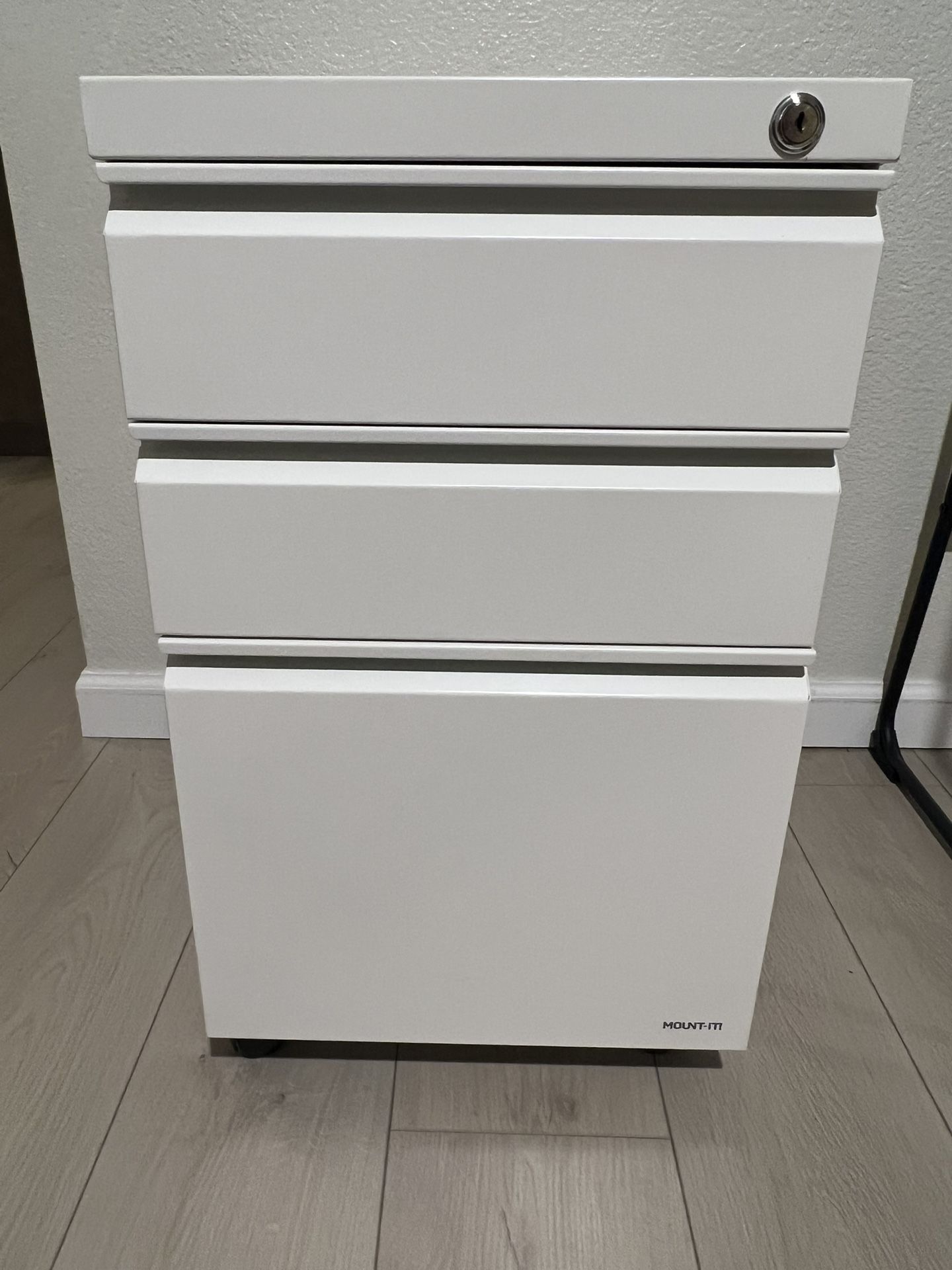 File Cabinet With 3 Drawers