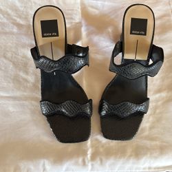 Size 8 1/2 Dolce Vita Onyx Embossed Leather Slide