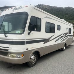 2004 Fleetwood Fiesta H31