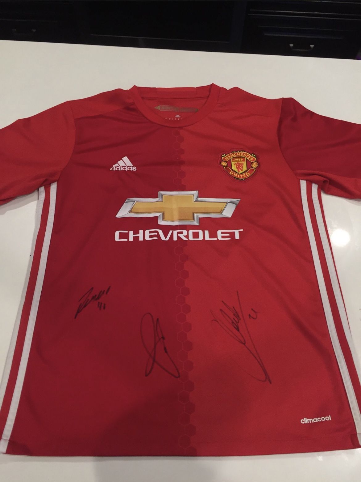 Manchester United signed jersey