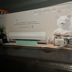 Like New !! Cameo 5 Silhouette 