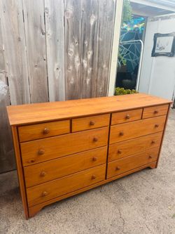 Pine dresser