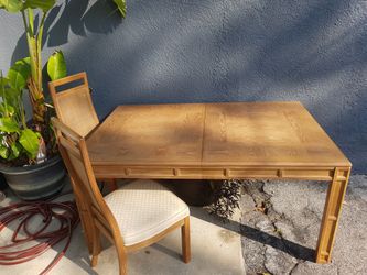 Kitchen table five chairs to Center Leafs