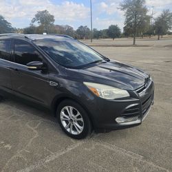 I sell 2015 Ford Escape. 