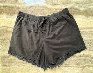 NWOT Women XXL (Size 18) Black Distressed Shorts. Elastic Waist