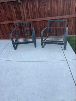 2,pátio s chairs
