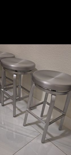 2 like New bar Stools