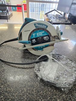 Makita Circular Saw with 7-Inch Diamond Blade