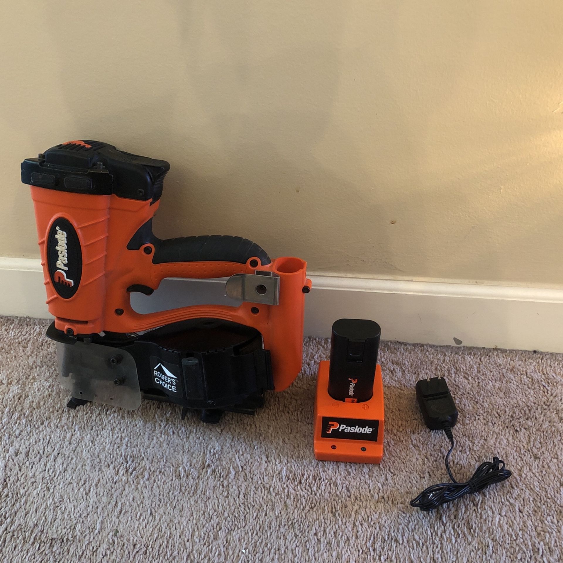 Paslode Fuel Powered Cordless Battery Operated Roofing Nailer