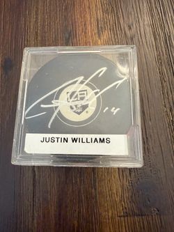 Justin Williams puck