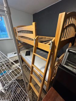 Bunk bed plus 1 mattress