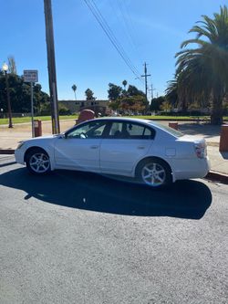 Nissan Altima White 4-Door Sedan