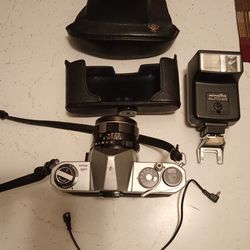 Minolta AsahiPentax Sp Camera W/ Minolta Flash 