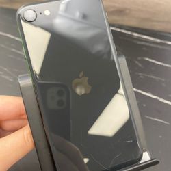 iPhone SE 2020 64GB Unlocked ID: 68881 