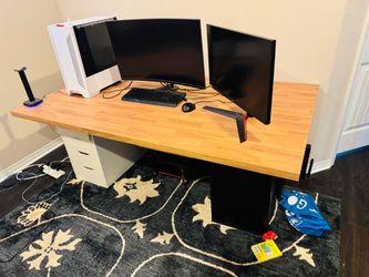 Gaming desk