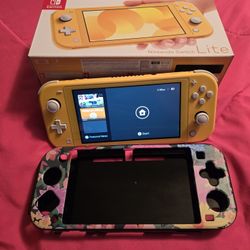 Nintendo Switch Lite w/Case