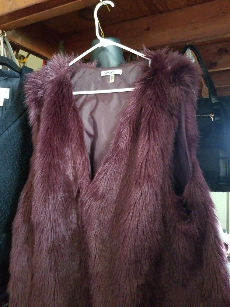 DKNY VEST XL BURGUNDY  FAUX FUR
