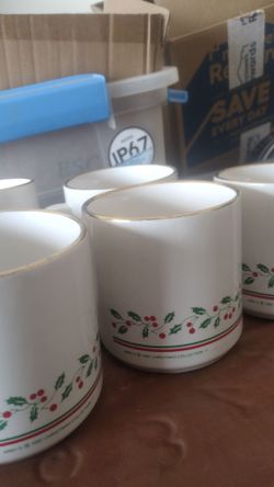 Six 1987 Arby's Christmas coffee mugs