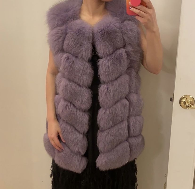 $750) Saga furs Royal fox fur vest. Xs/s