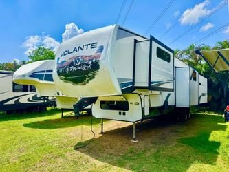 2023 Keystone Volante – 42 FT