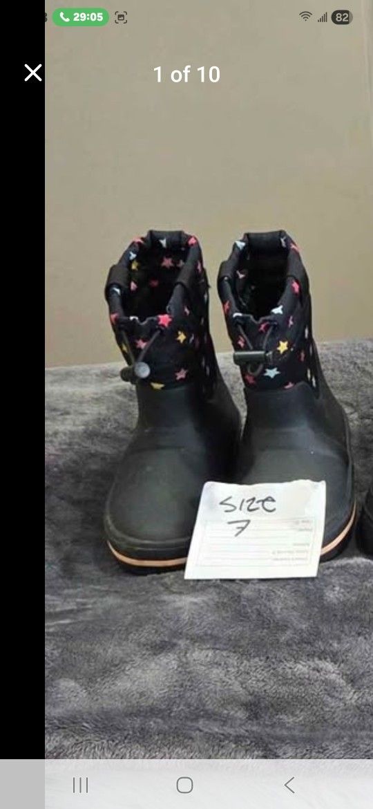 SNOW BOOTS  TODDLER  SIZE7  $10