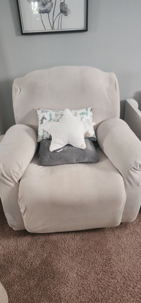 Single Sofa Chair Reclainer With Ivory Covers