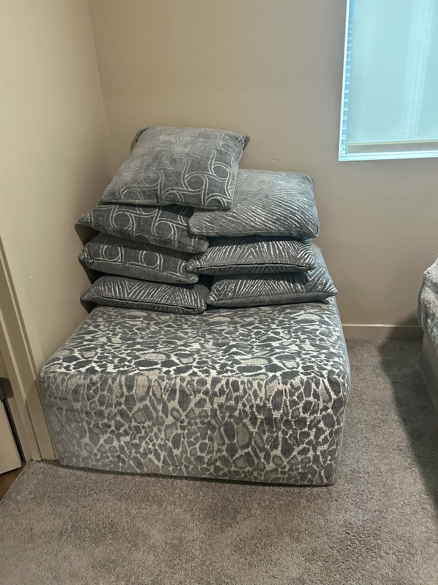 Couches/ottoman