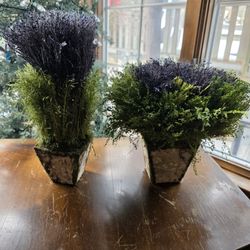 Flower Decor - Beautiful and in perfect condition