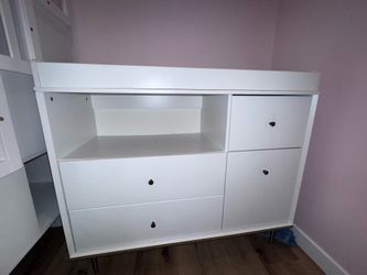 Diaper changing table