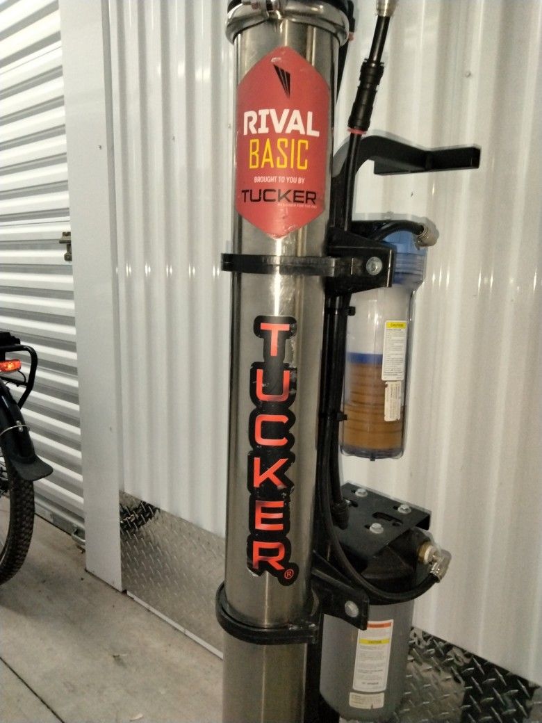 Tucker Rival Basic Commercial Window Cleaner
