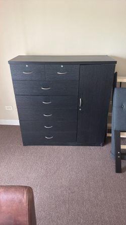 Lockable Drawers
