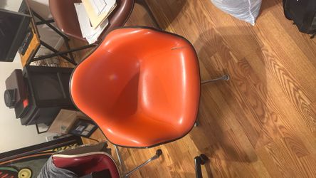 Herman Miller - Eames Brothers Vintage Chair