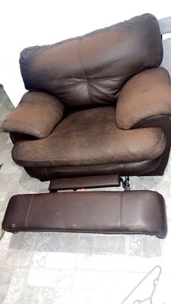Ashley Recliner Perfect Condition Other Than Fade Of Material 
