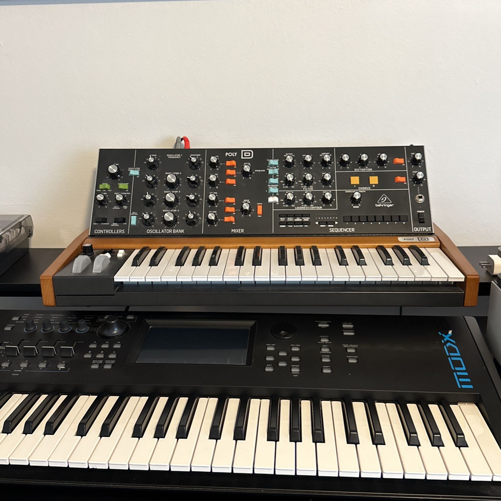 Behringer Poly D Synth