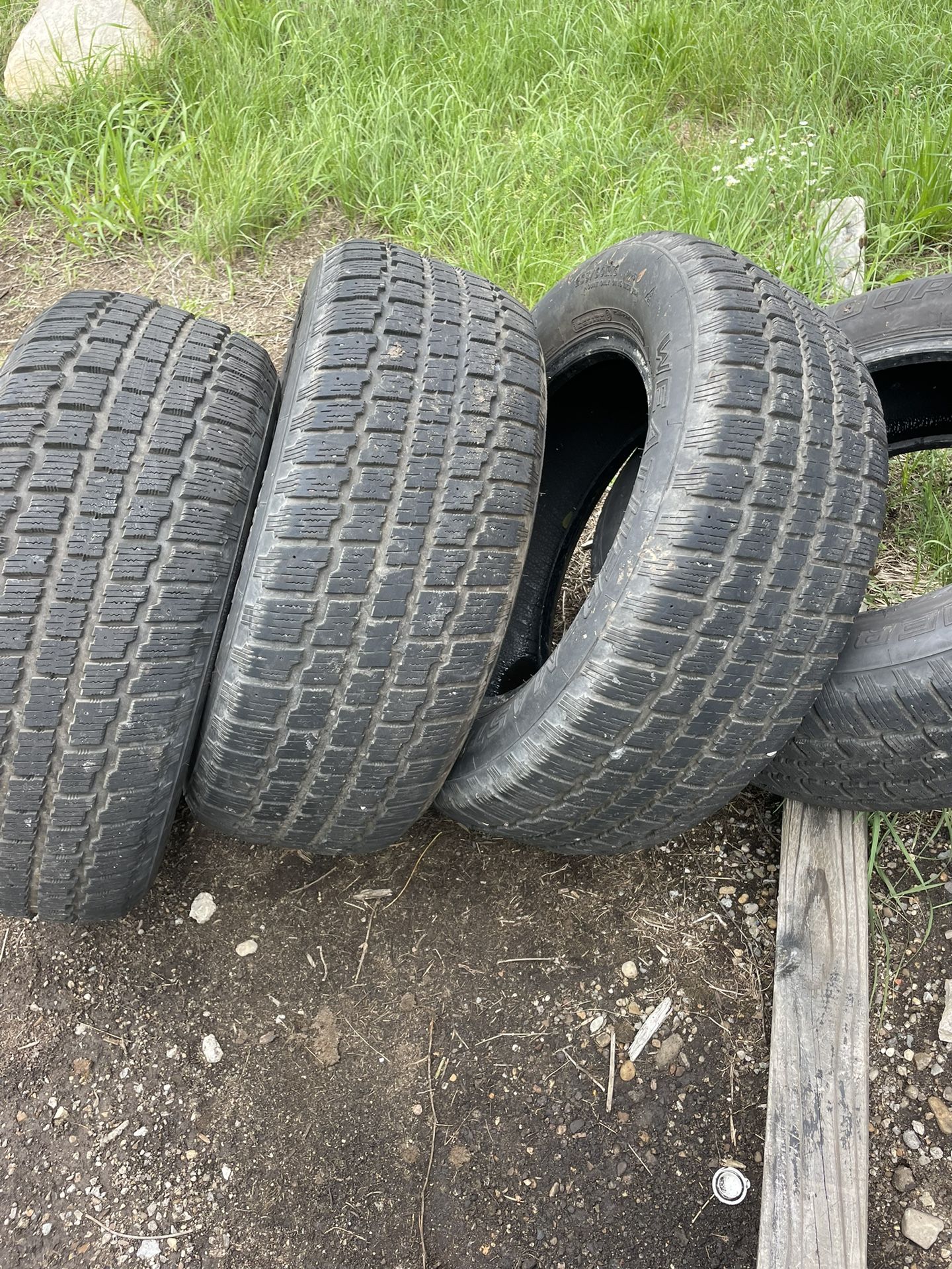 235/60/16 Tires X4 - Ford Tailgate Super Duty