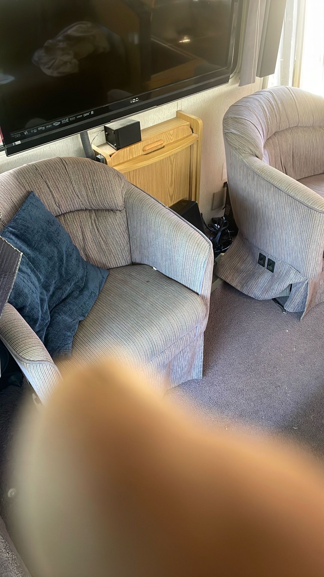 RV wheelchairs swivel with seatbelt