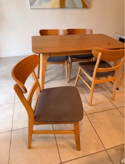 Mid-Century Modern Dining Table and 4 Chairs