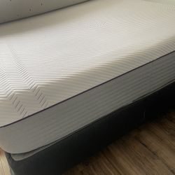 Queen BOX SPRING Only 50$
