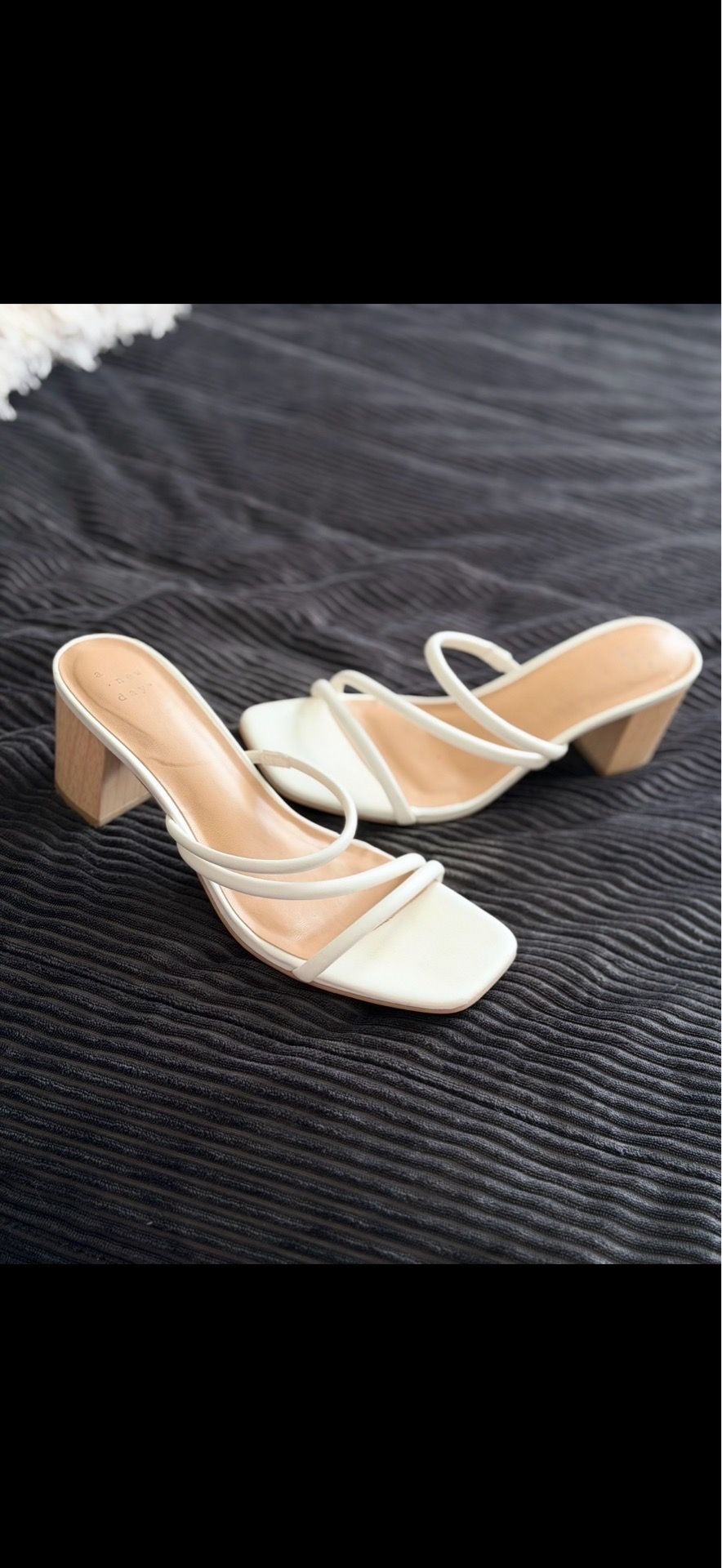 White heels size 5